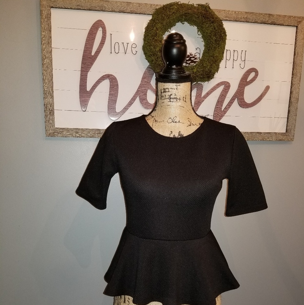 Womens top !! SOLD!!